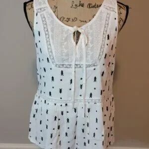 Chic White Sleeveless Blouse with Black Accents